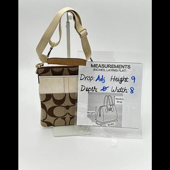 Coach Signature Canvas Crossbody Bag - Stylish and Versatile - Picture 6 of 6